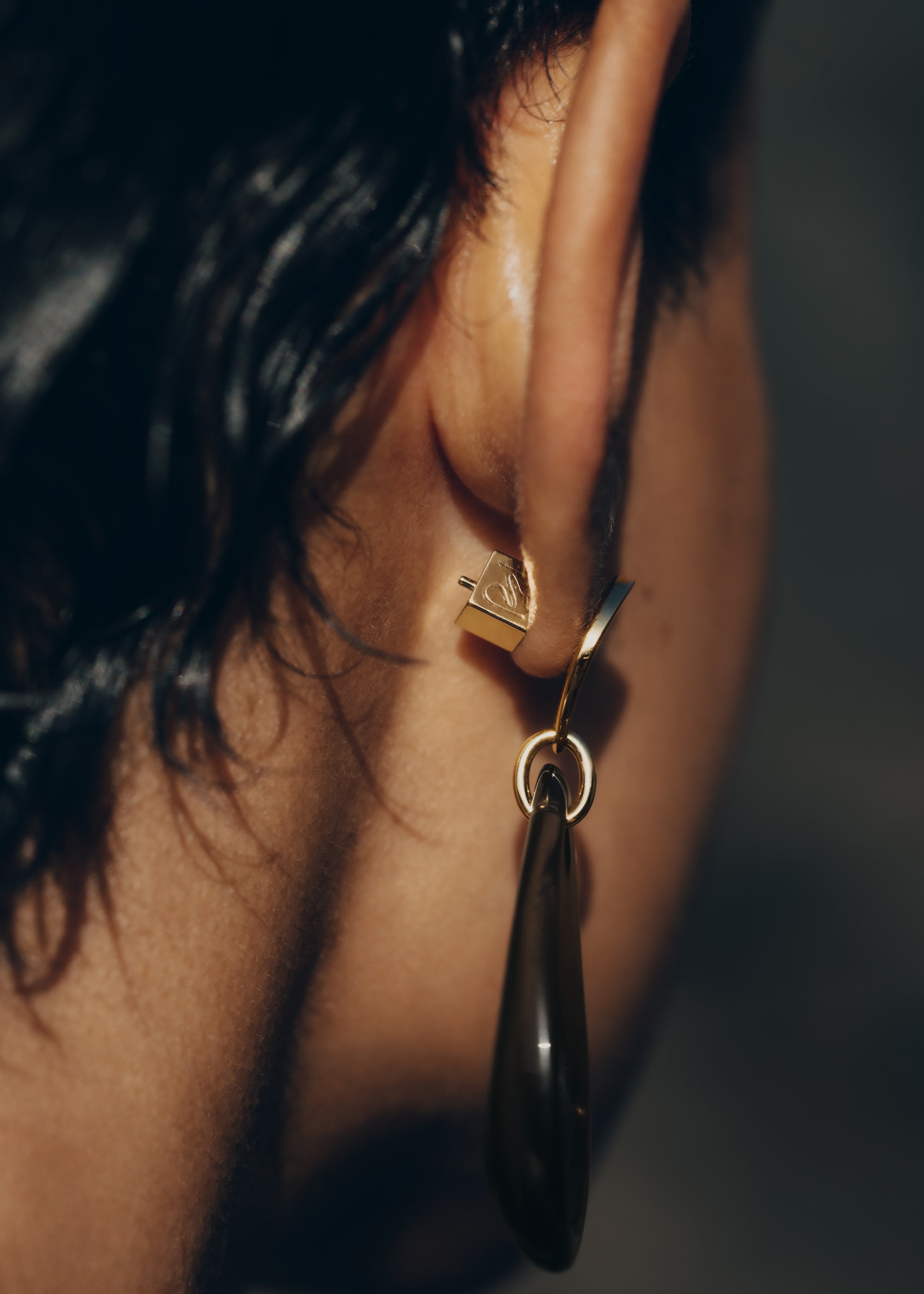 Naé Drop Earrings - Smoked glass