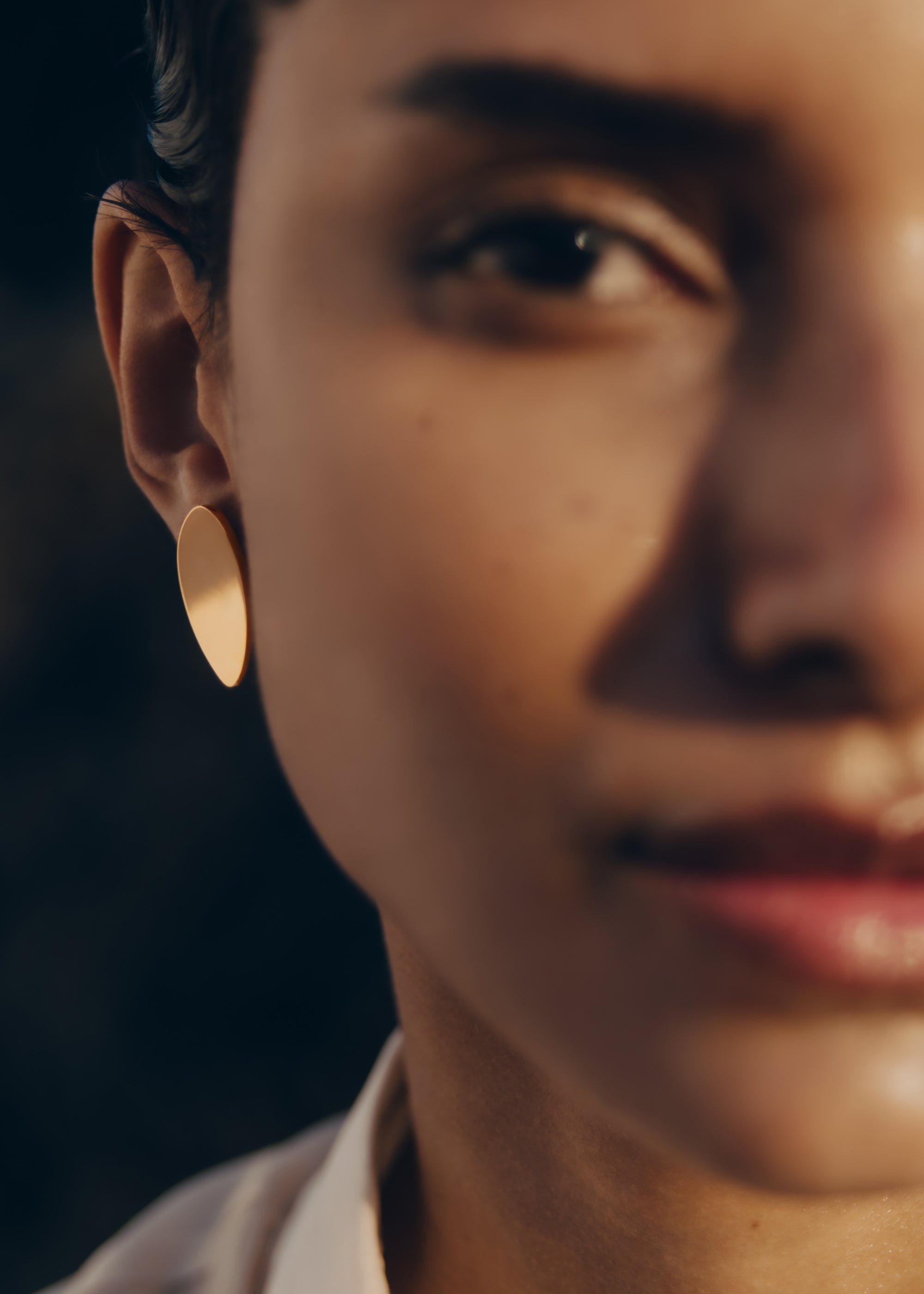 Naé Stud Earrings - Smoked glass