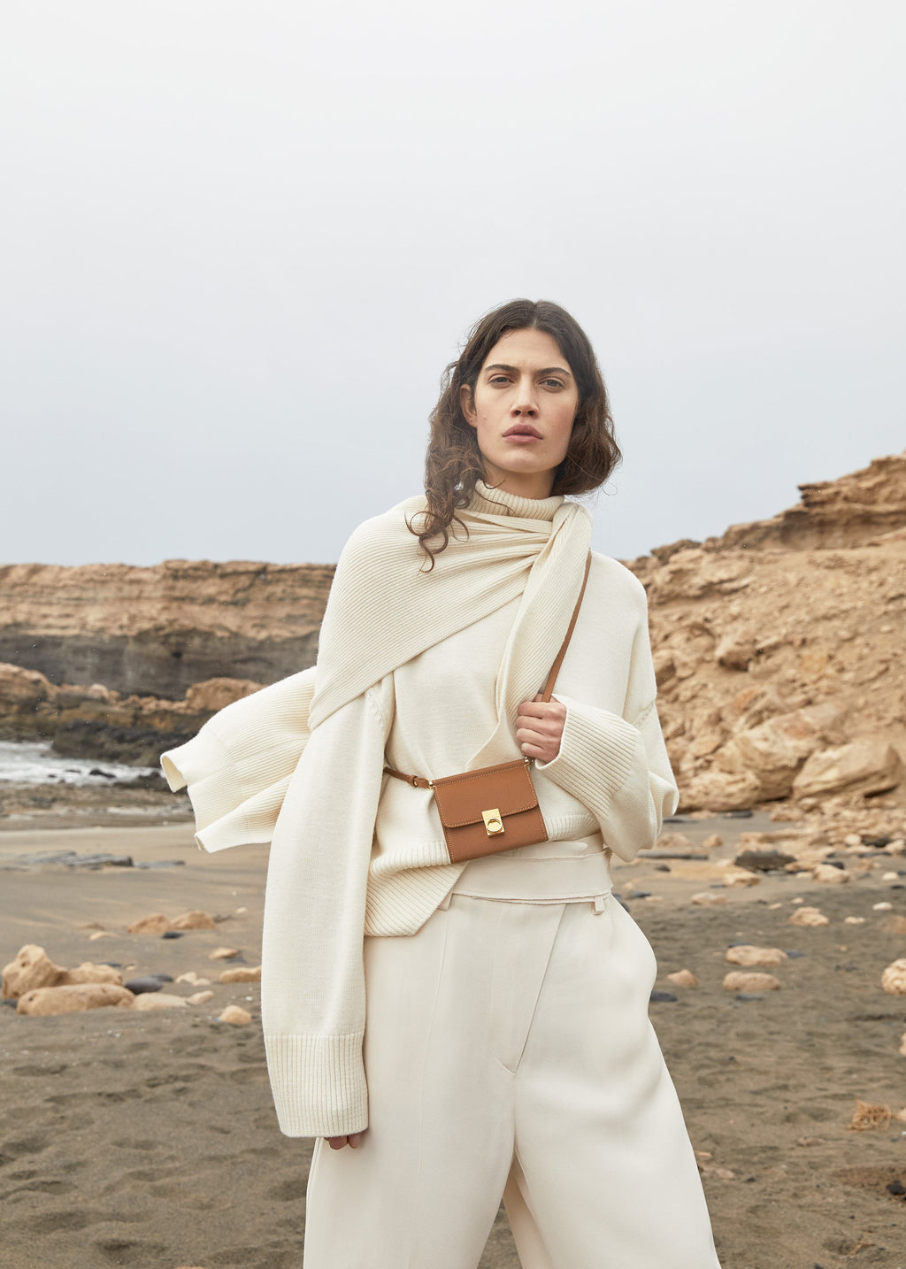 Numéro Sept Crossbody Wallet - Textured Camel